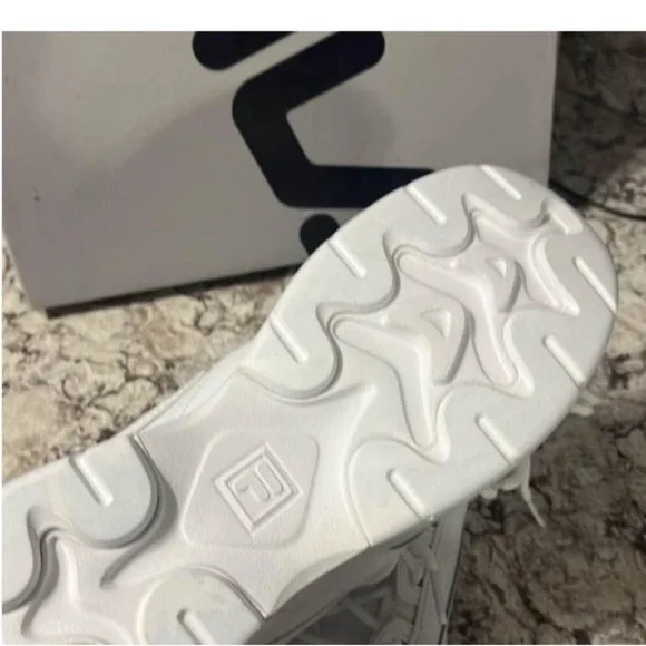 Fila White Athletic Sneakers size 9 Brand New - Picture 3 of 4